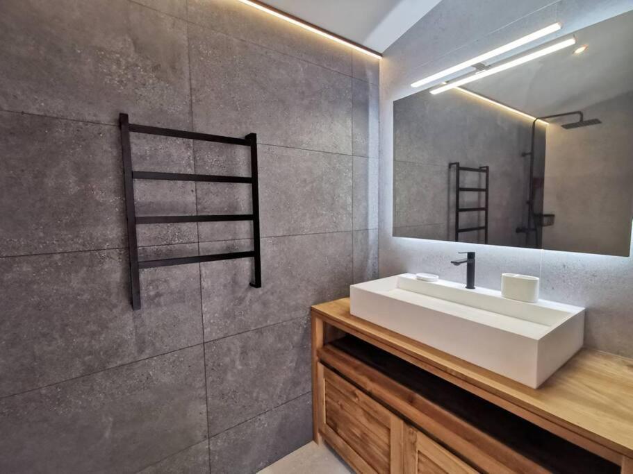 Summer Cosy - Villa Classee 4 Etoiles - 2 Suites Avec Piscine Chauffee Et Jacuzzi Integre Idealement Situee Chemin Summer 圣吉尔莱班 外观 照片